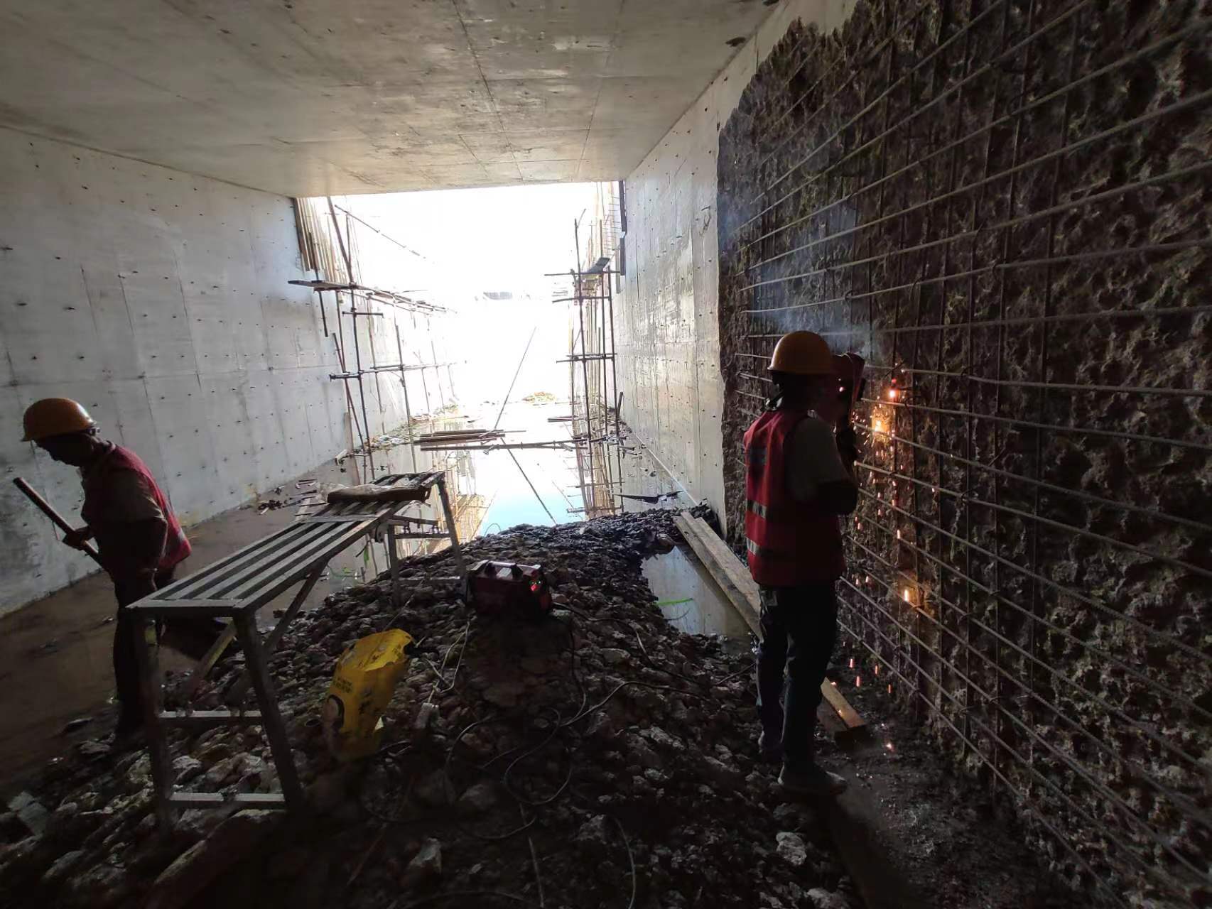 牡丹江挖断承重墙导致楼体开裂，加固施工方案出炉